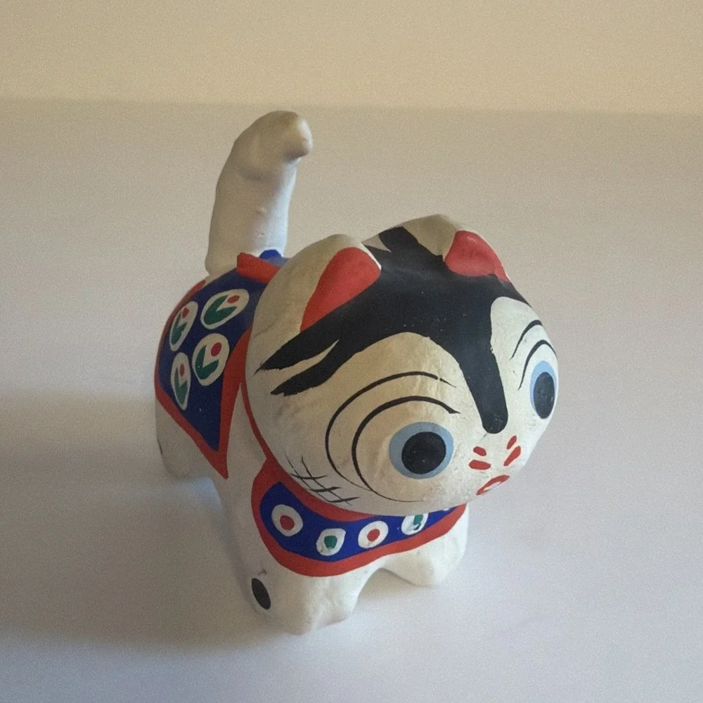 Japanese lucky‎ cat papier-mâché (hariko) figurine
